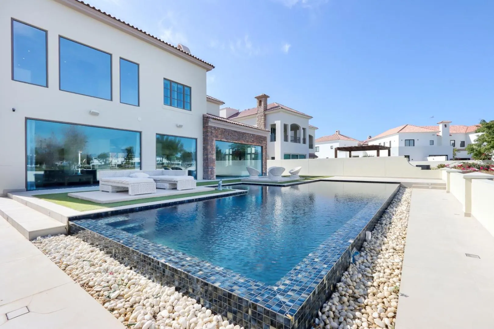 Apartment Livbnb-Luxurious Family Getaway, 6Br Villa Dubai