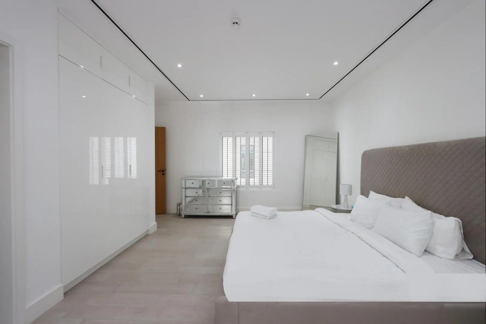 Livbnb-Luxurious Family Getaway, 6Br Villa Dubai 0*,